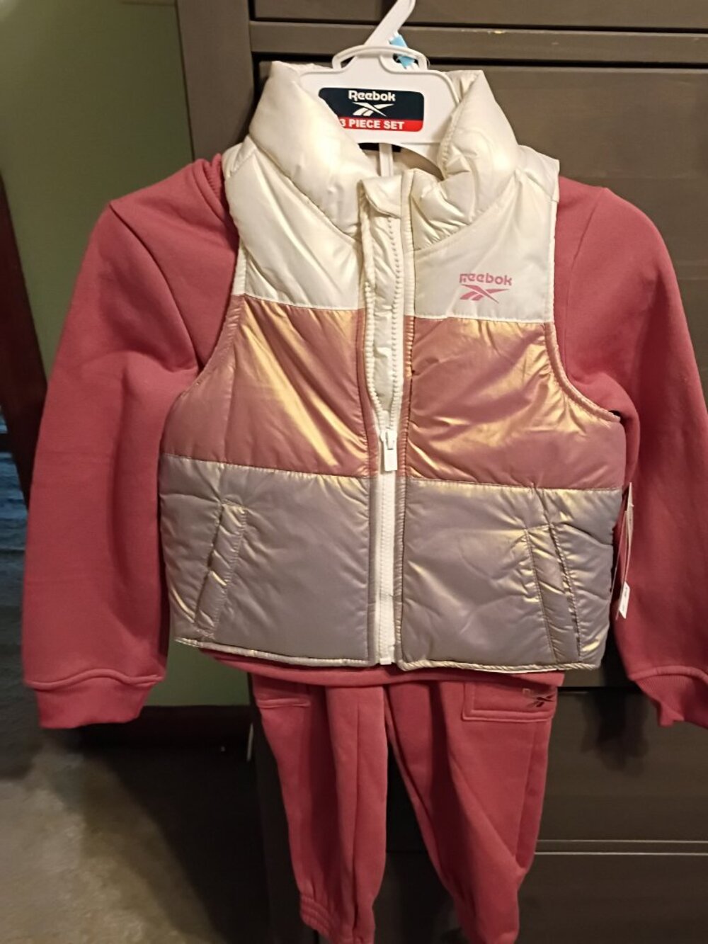 Girls Reebok - Picture 2 of 3